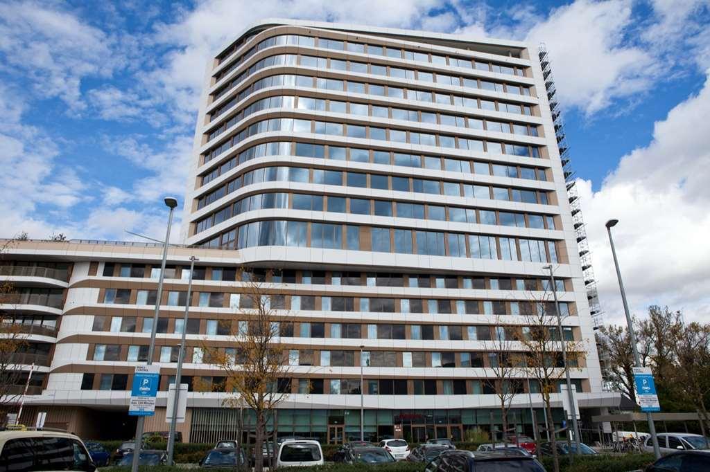 Hampton By Hilton Center East Hotel
