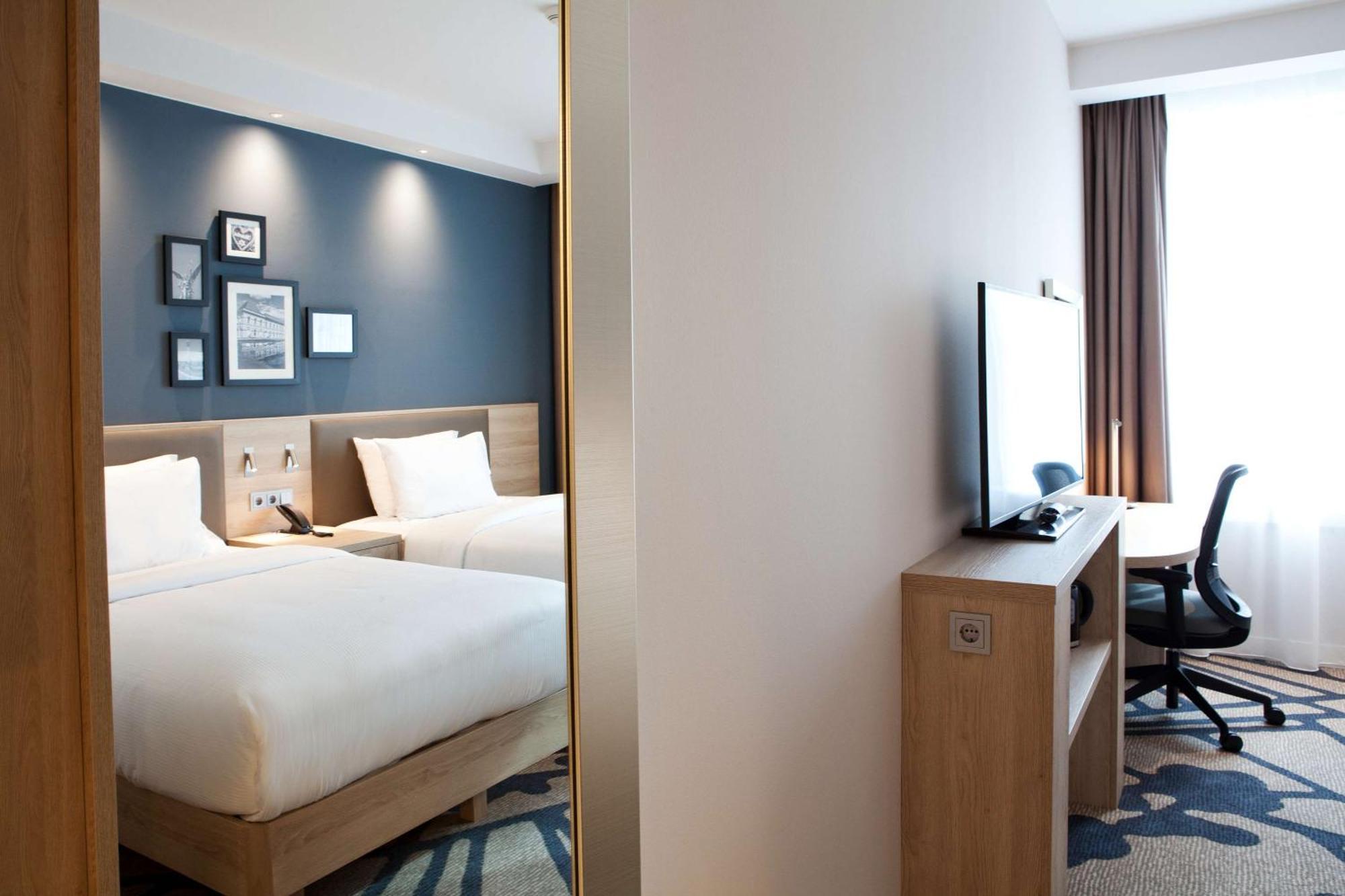 Hotel Hampton By Hilton Center East
