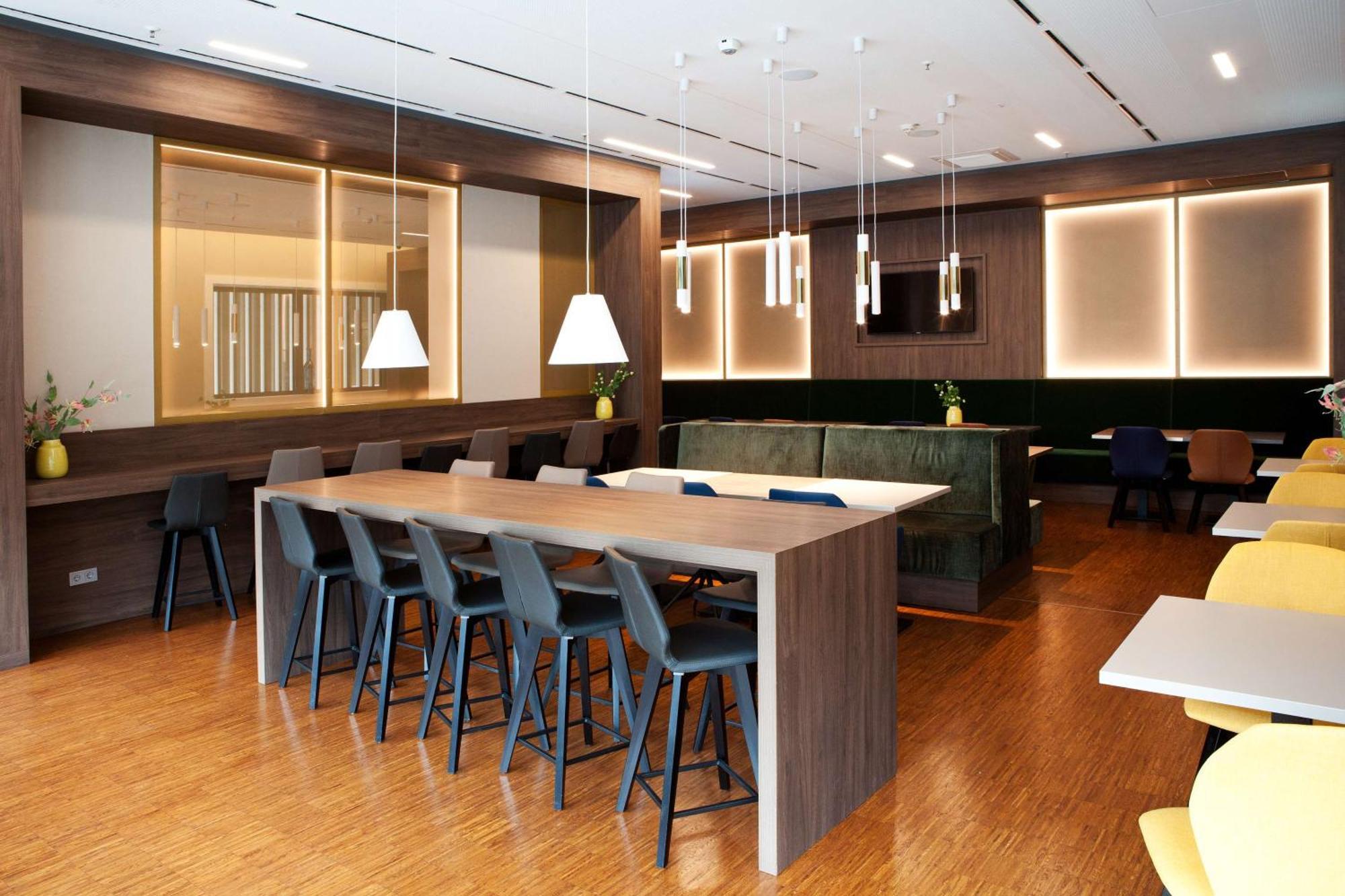 Hotel Hampton By Hilton Center East 3*