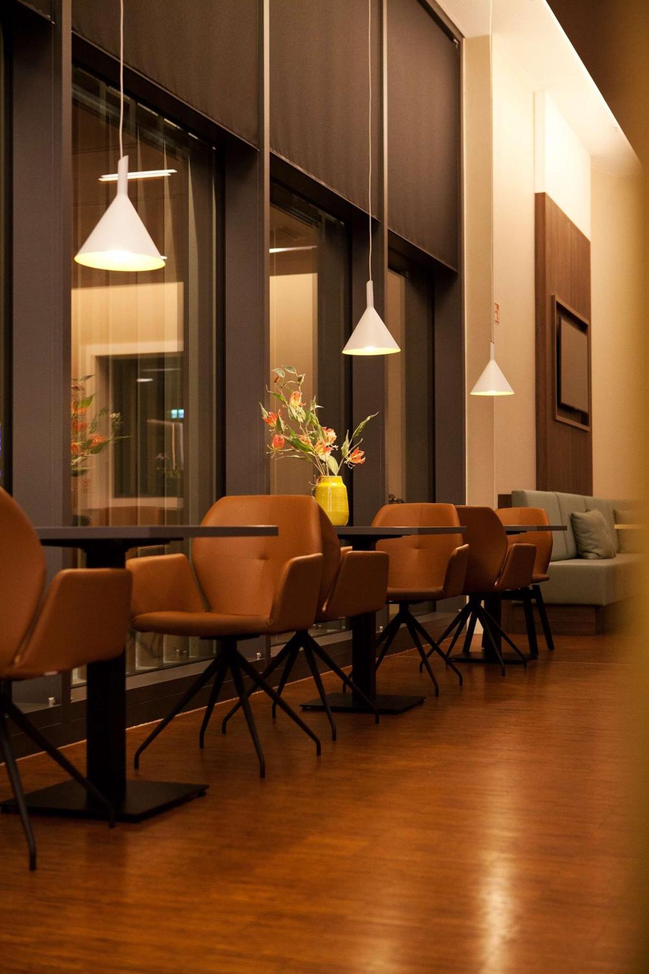Hampton By Hilton Center East 3*