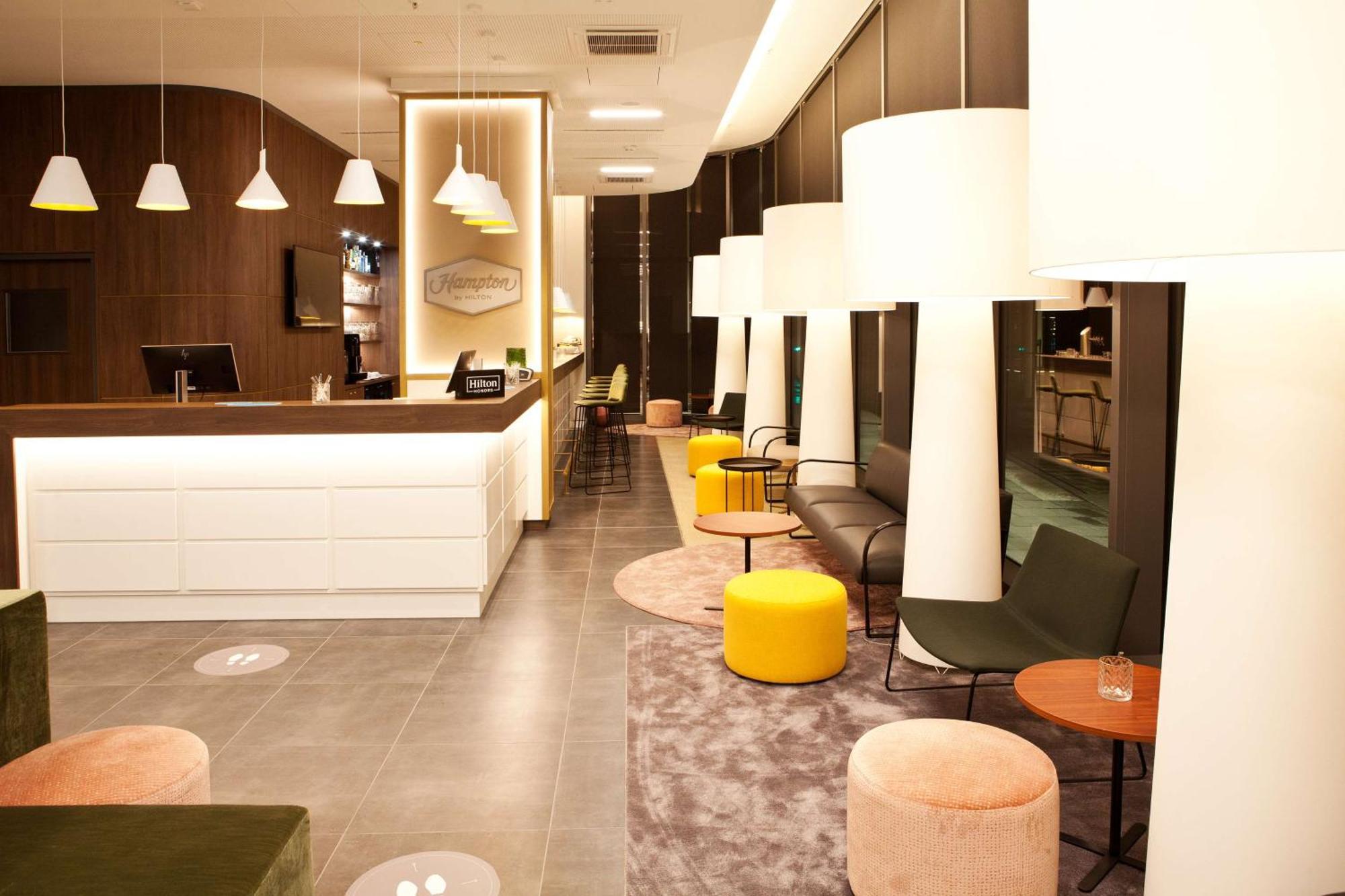 Hampton By Hilton Center East Hotel