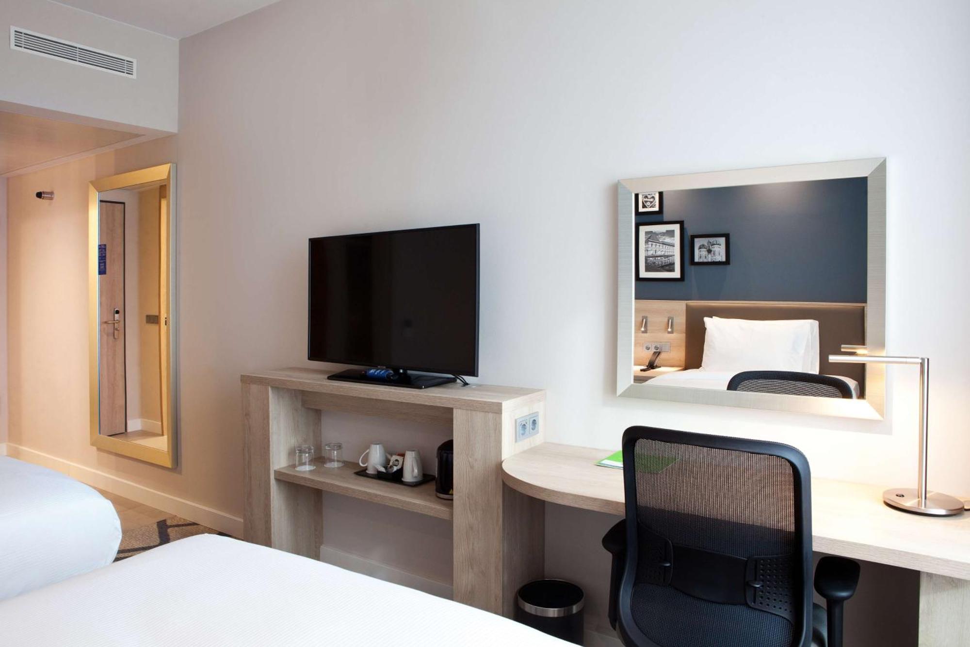 Hampton By Hilton Center East Hotel