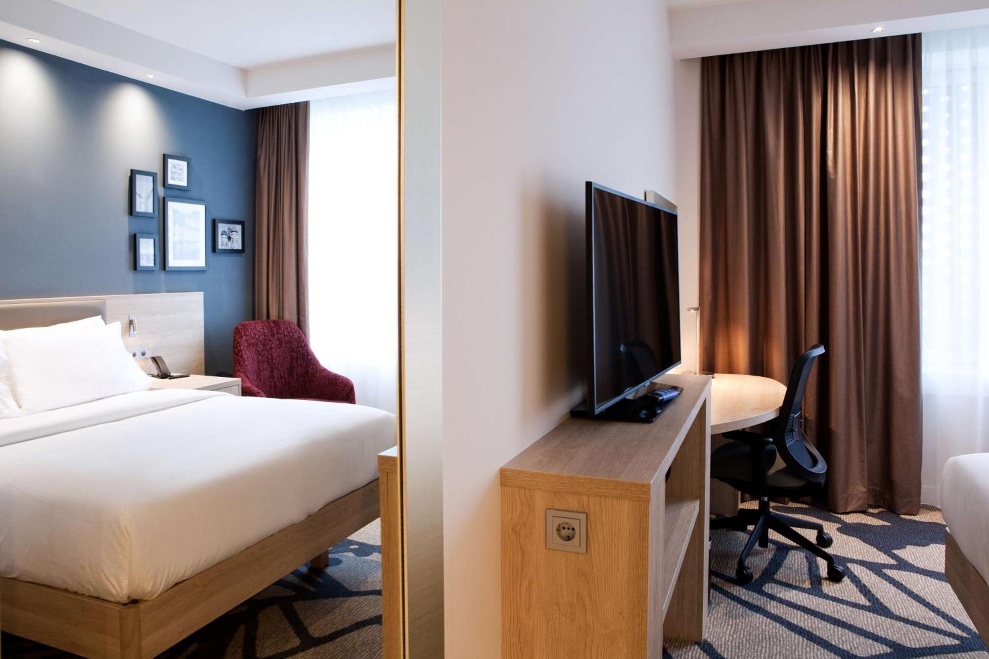 Hampton By Hilton Center East